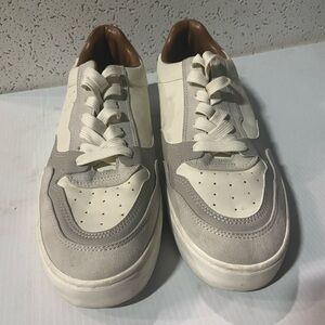 Stylish Cream and Gray Men's Sneakers